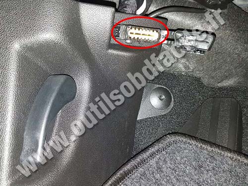 Renault Scenic OBD plug