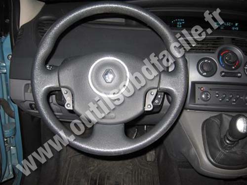 Renault Scenic dashboard (no central console)