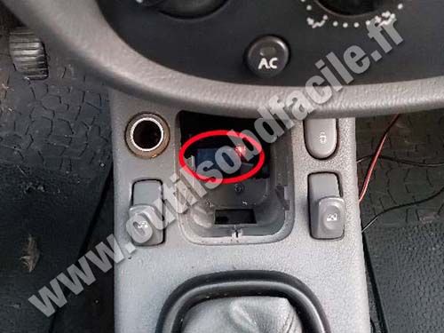 Renault Thalia - OBD connector