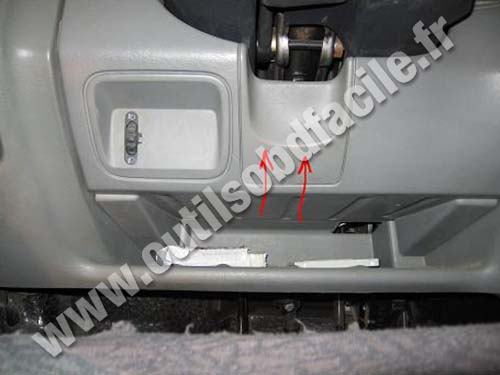 Renault Trafic cover under steering wheel