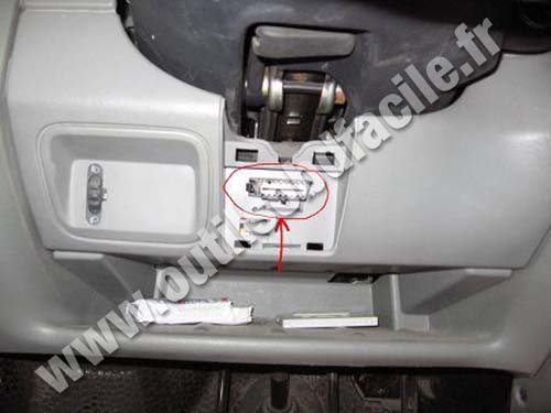 Renault Trafic OBD plug