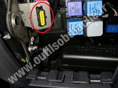 Renault Trafic 3 OBD connector