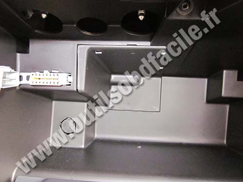 Renault Twingo 2 OBD connector