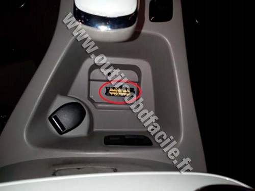 Renault Zoe OBD2 plug