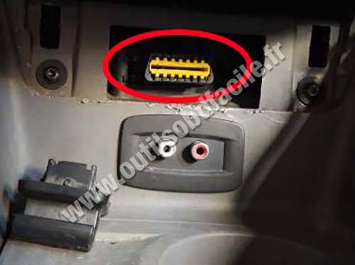 Samsung SM3 - OBD port