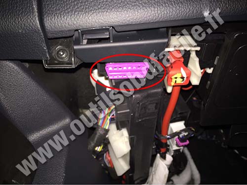 Skoda Superb - OBD II port