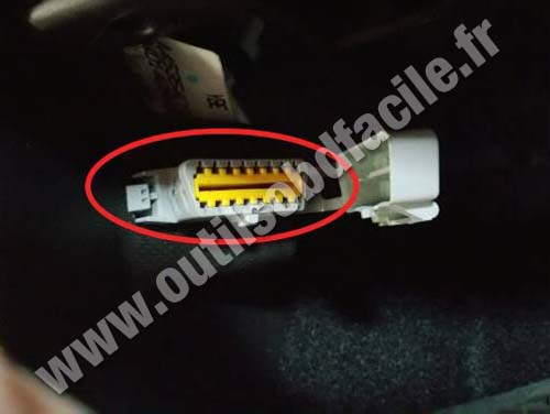 Smart Fortwo 3 - OBD2 socket