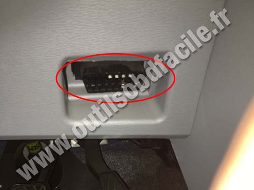 Suzuki Alto OBD2 connector