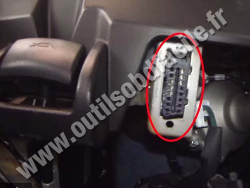 Suzuki Baleno - OBD port