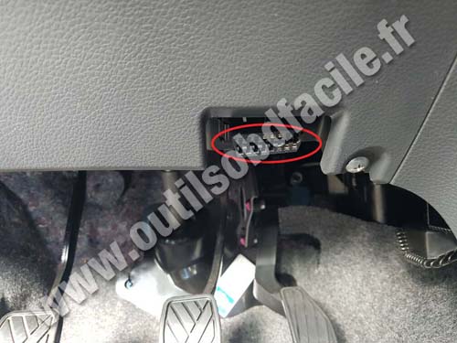 Nissan Celerio - OBD plug