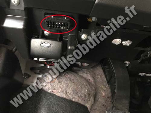 Suzuki Vitara - OBD port