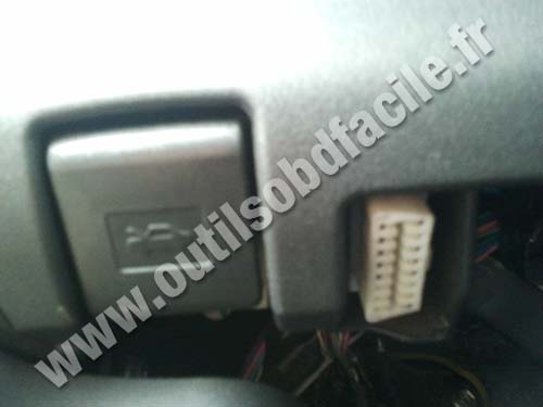 Toyota Auris OBD plug