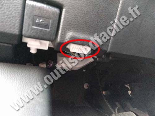 Toyota Corolla - OBD plug