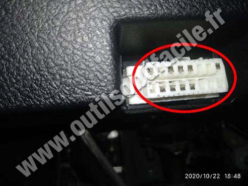 Toyota Fortuner - OBD port