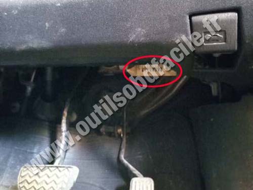 Toyota FunCargo - OBD port