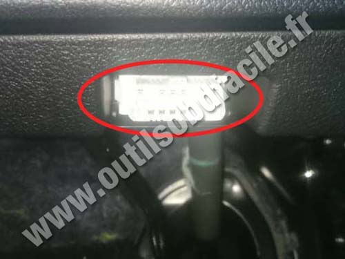 Toyota Hilux OBD II port