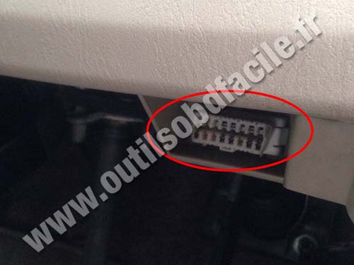 Toyota Innova - OBD II port