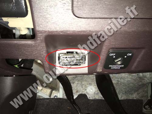 Toyota iQ OBD plug