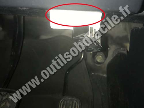 Toyota Kluger - OBD port