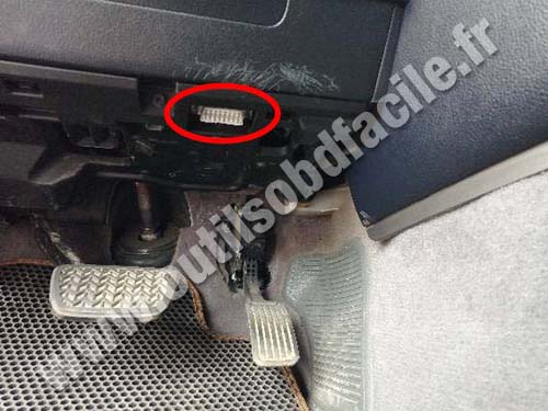 Toyota Land Cruiser - OBD socket