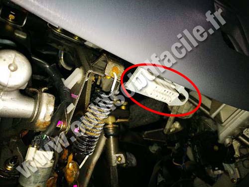 Toyota Previa - OBD Connector