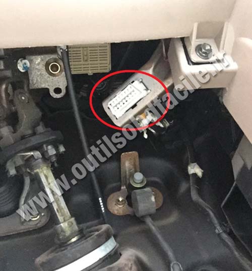 Toyota Sienna OBD plug