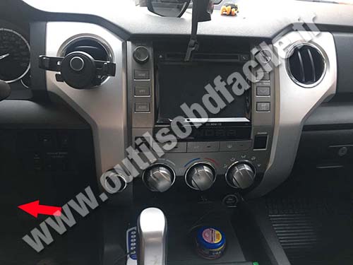 Toyota Tundra - Central console