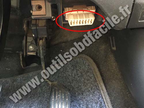 Toyota Vitz - OBD port