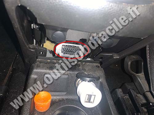 Vauxhall Meriva B - OBD port