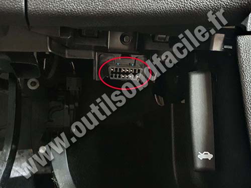 Vauxhall Zafira Tourer C - OBD socket