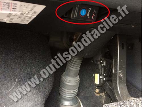 Volkswagen Caravelle - OBD connector