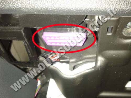 Volkswagen Golf - OBD2 socket