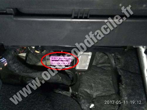 Volkswagen Golf Plus - OBD II port