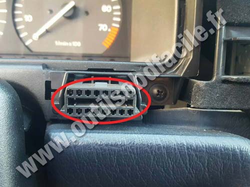 Volkswagen Passat (B4) - EOBD diagnosis port