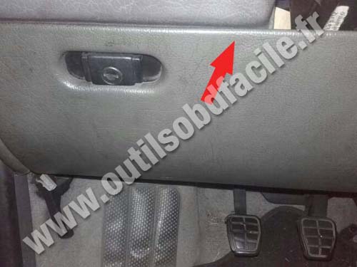 Volkswagen Polo - Driver storage tray