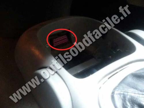 Volkswagen Sharan - OBD2 socket