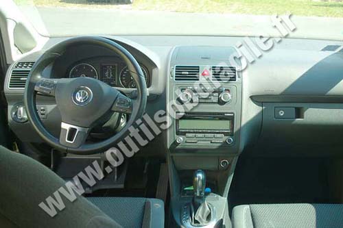 Volkswagen Touran 2 dashboard