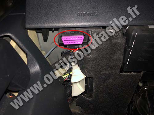 Volkswagen Touran - OBD connector