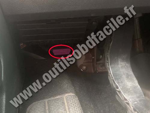 Volkswagen Up - OBD port