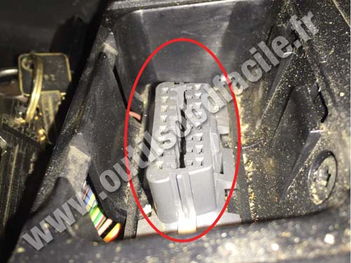 Volvo 850 - OBD connector