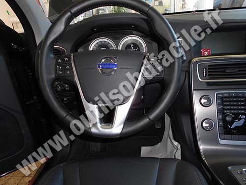 Volvo S60 dashboard