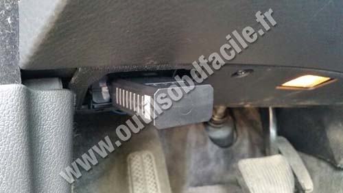 Volvo S80 OBD2 port