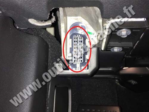 Volvo V90 OBD II plug