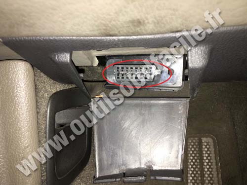 Volvo XC70 - OBD socket