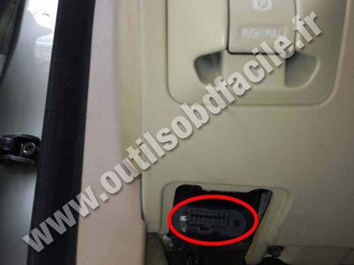 Volvo XC70 - OBD II port